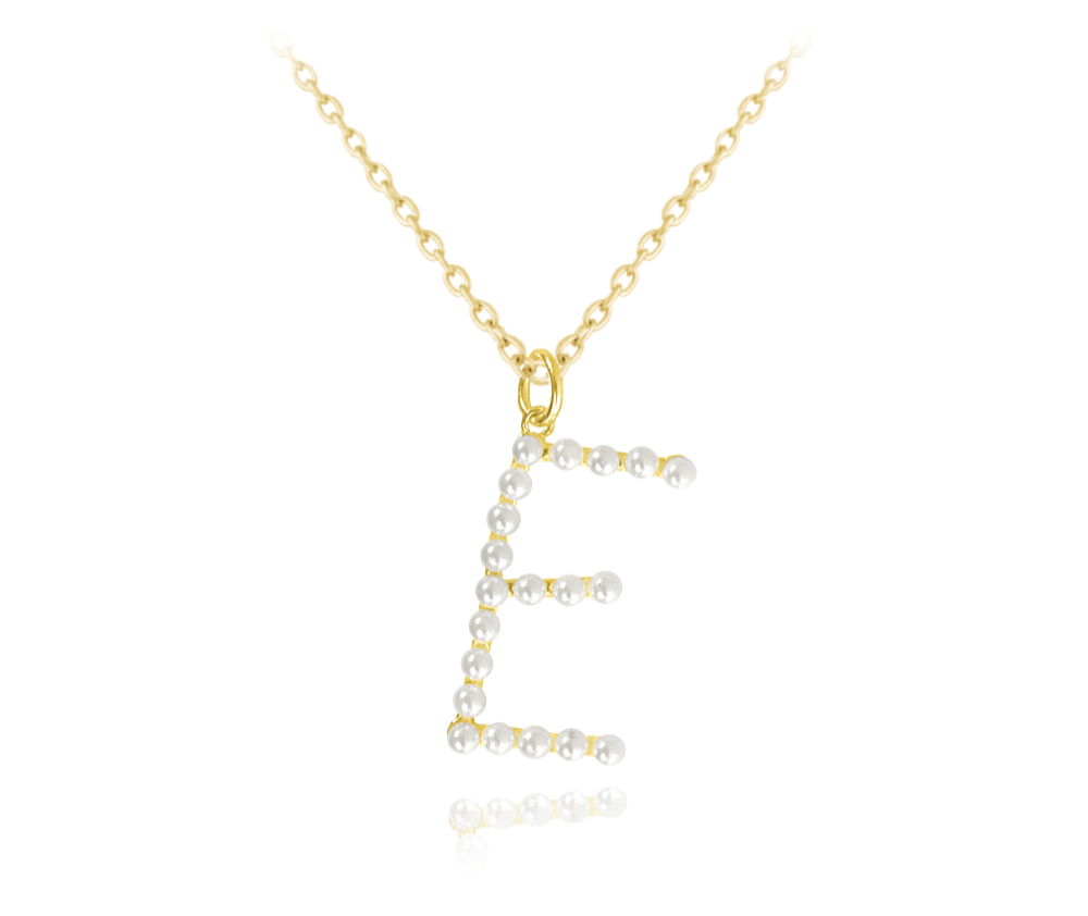Pozlacený stříbrný náhrdelník MINET písmeno "E" s perličkami