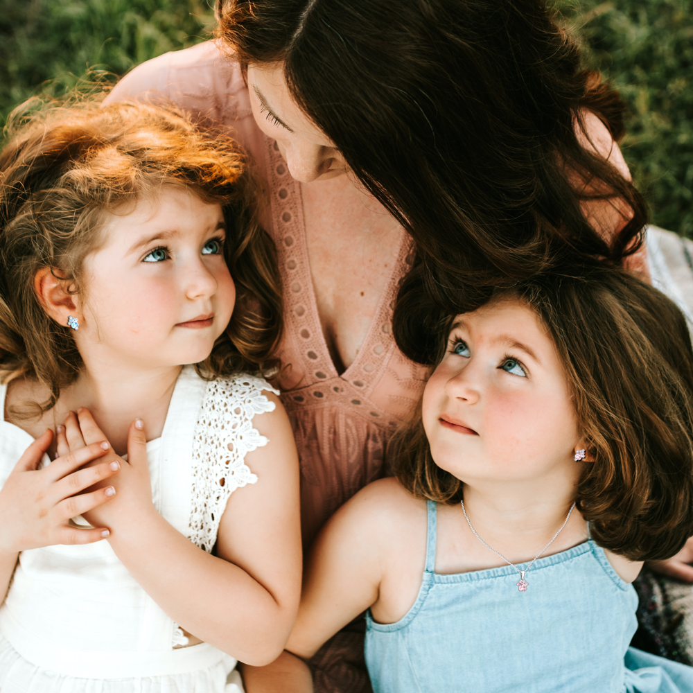 MINET Stříbrné náušnice TLAPKY s bílými zirkony JMAD0029SE00