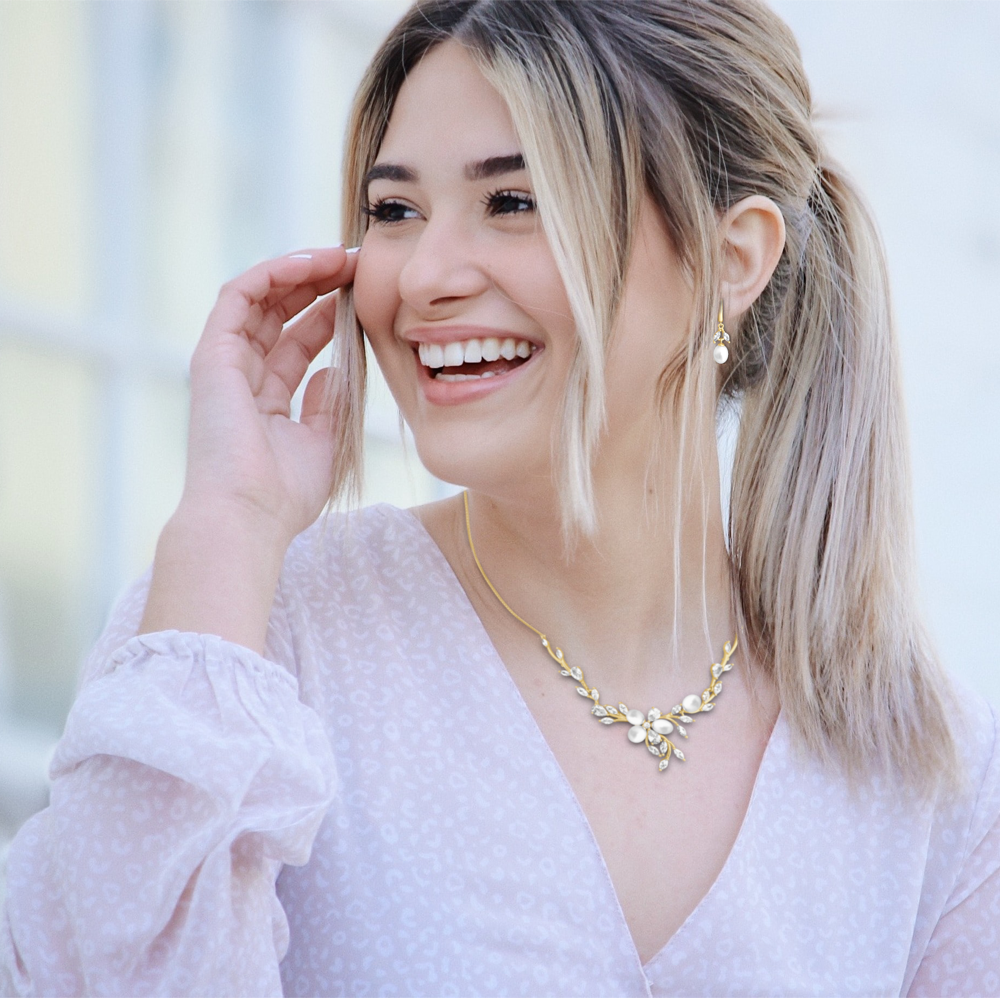 MINET Zdobný pozlacený stříbrný náhrdelník přírodní perly s bílými zirkony -  Ag 925/1000 15,90g