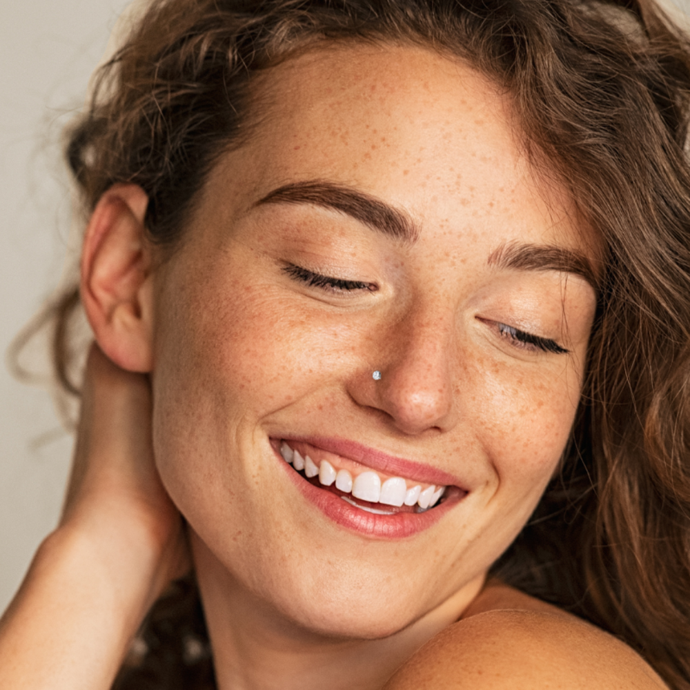 MINET Stříbrný piercing do nosu s bílým zirkonem JMAN0406SE00