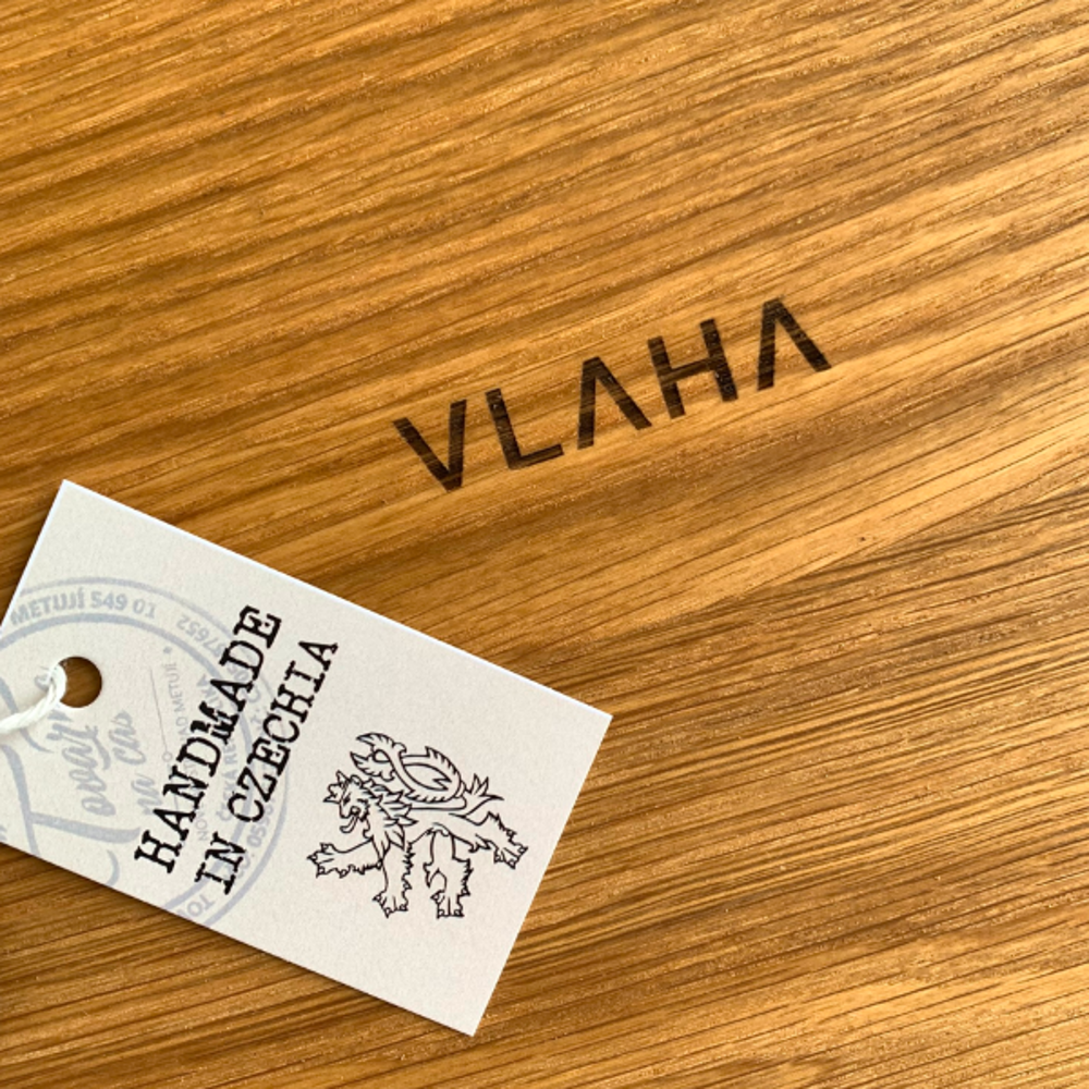 VLAHA Dubové hodiny vyrobené v Čechách se stříbrnými ručkami VCT1014