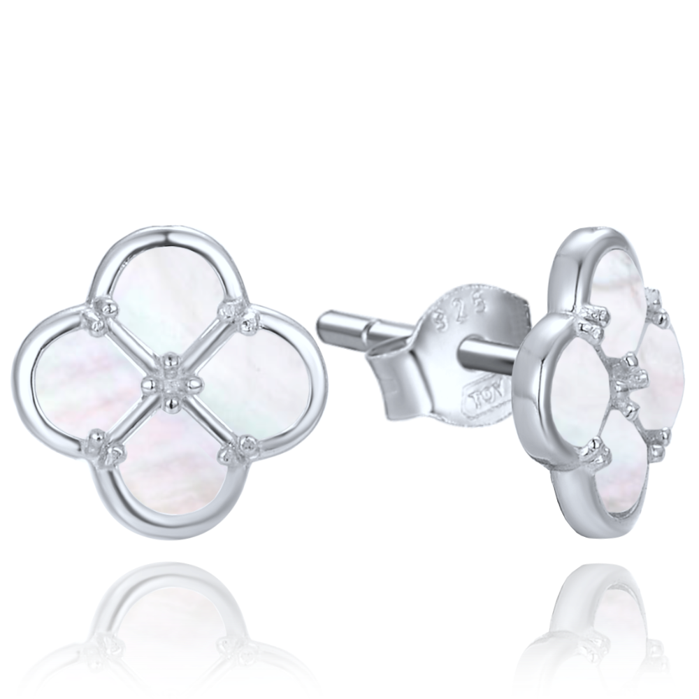 MINET Stříbrné náušnice čtyřlístky s bílou perletí JMAS7058WE01