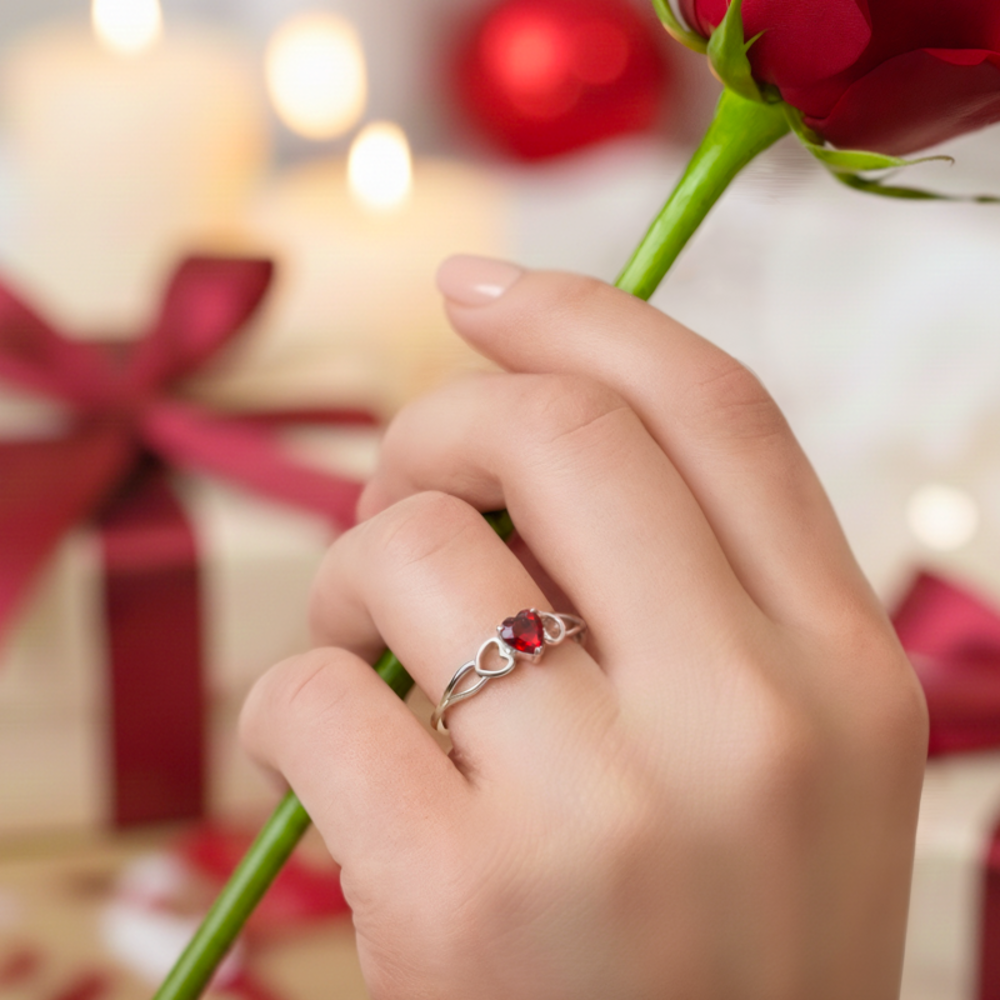 MINET Stříbrný prsten LOVE s červeným srdíčkovým zirkonem vel. 59